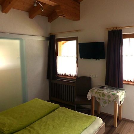 Haus Hildegard Hotel Нойщифт им Щубайтал Екстериор снимка