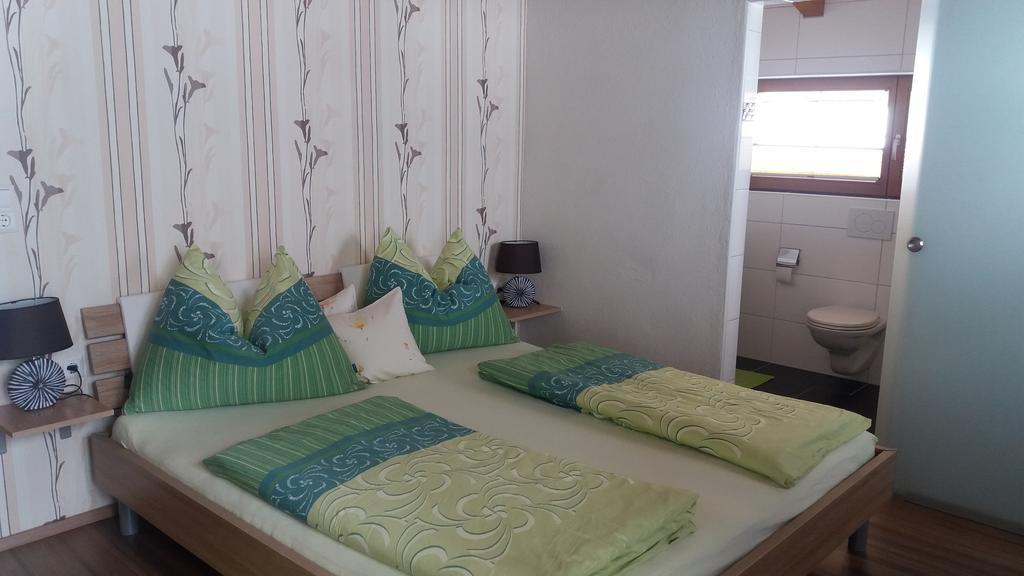 Haus Hildegard Hotel Нойщифт им Щубайтал Екстериор снимка