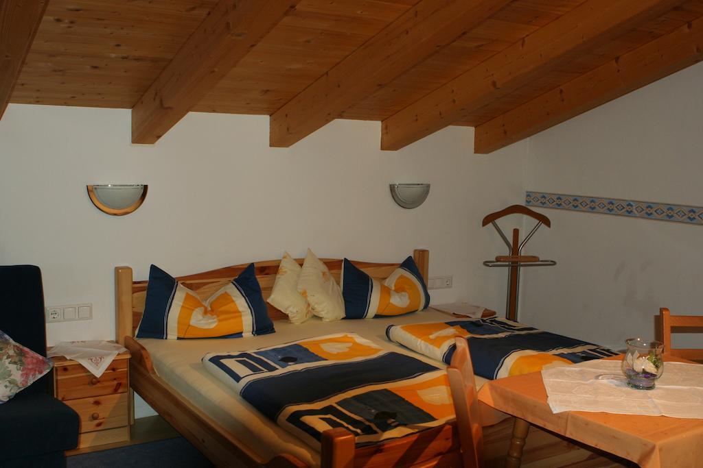 Haus Hildegard Hotel Нойщифт им Щубайтал Стая снимка