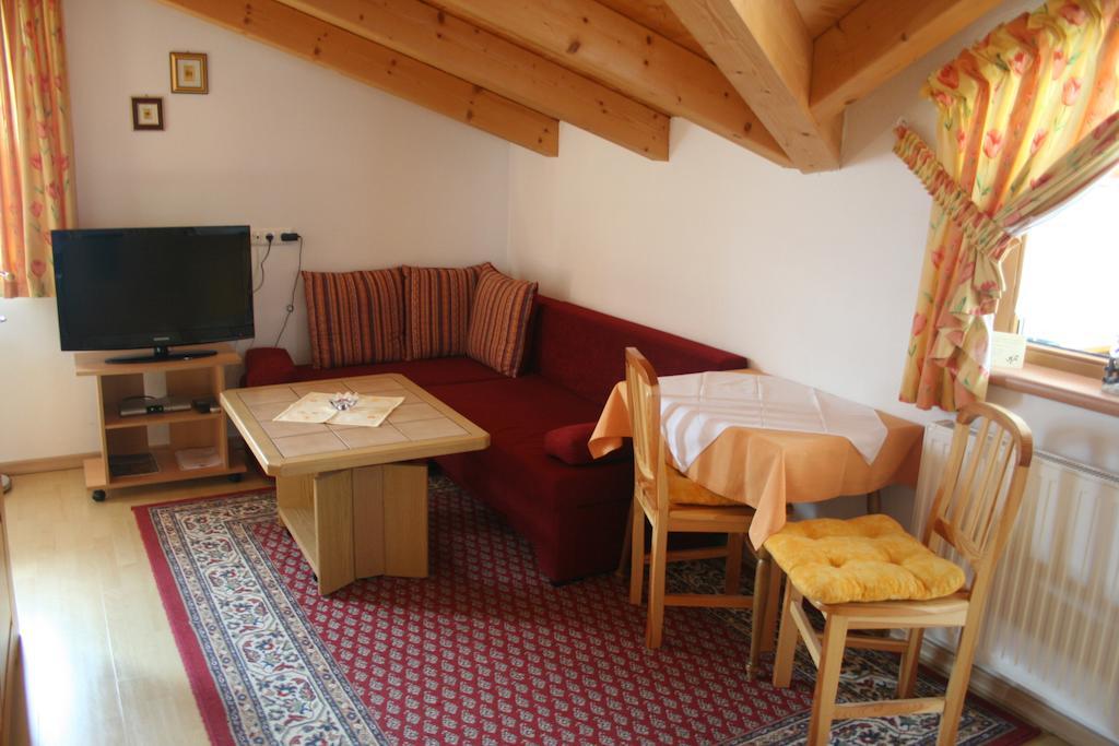 Haus Hildegard Hotel Нойщифт им Щубайтал Стая снимка