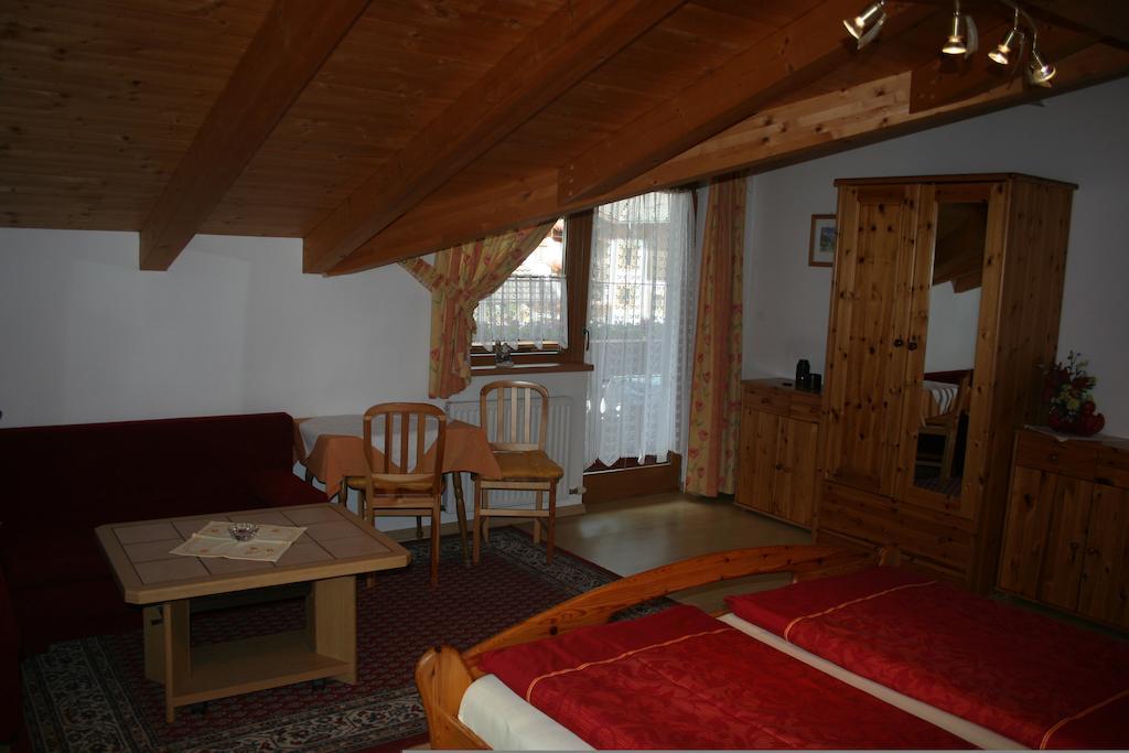 Haus Hildegard Hotel Нойщифт им Щубайтал Стая снимка