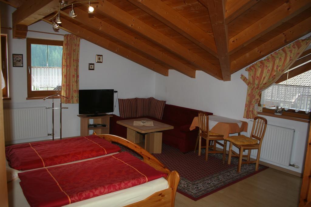 Haus Hildegard Hotel Нойщифт им Щубайтал Стая снимка
