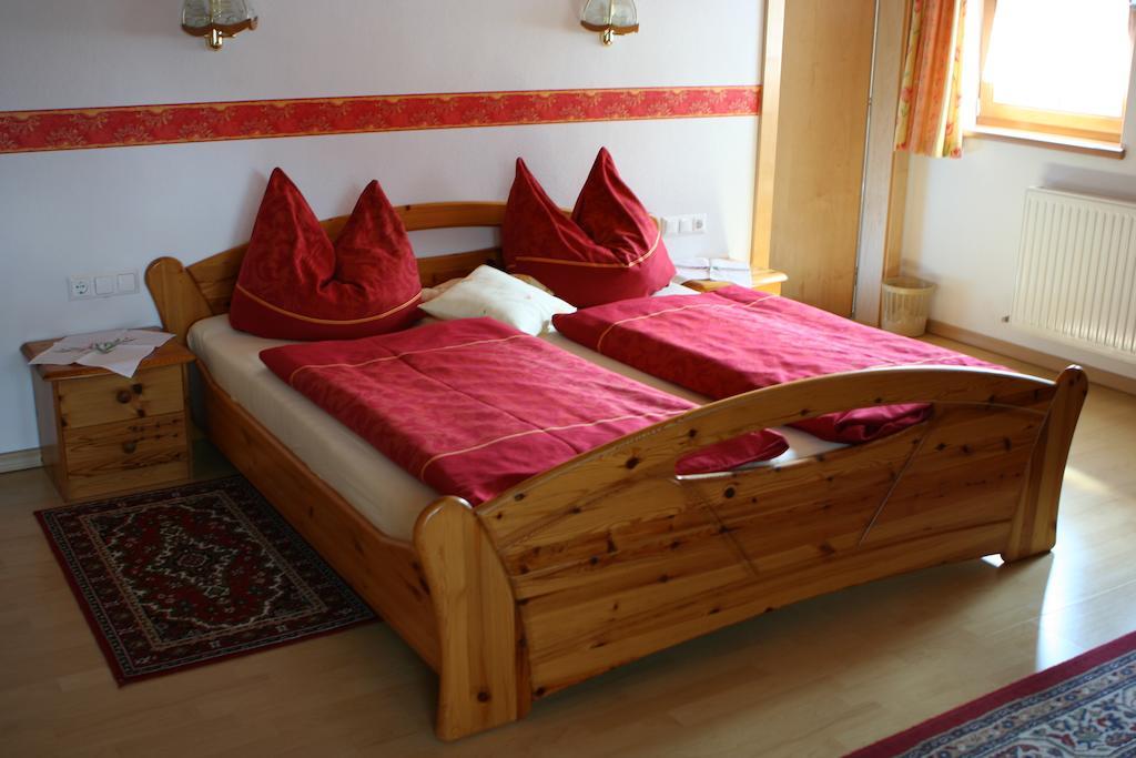 Haus Hildegard Hotel Нойщифт им Щубайтал Стая снимка