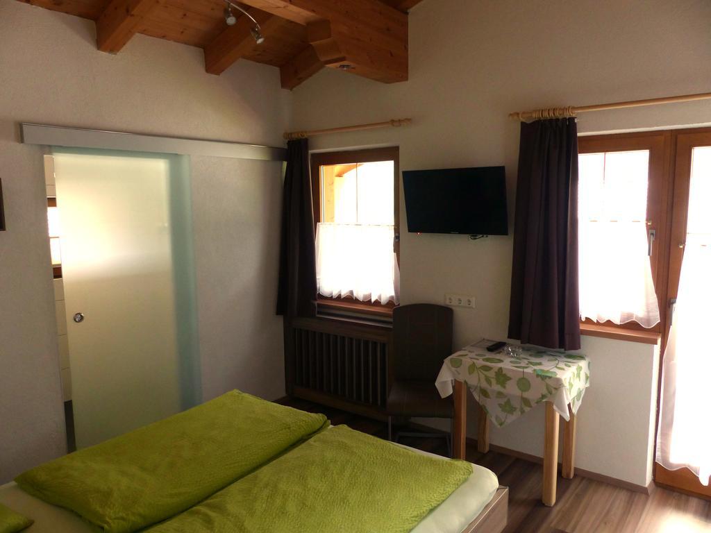 Haus Hildegard Hotel Нойщифт им Щубайтал Екстериор снимка